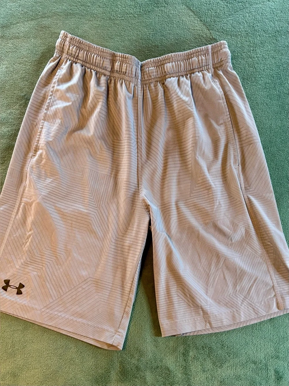 Under Armour Men’s Loose Heatgear Athletic Shorts w/Geo Print, Size: M. (6510)